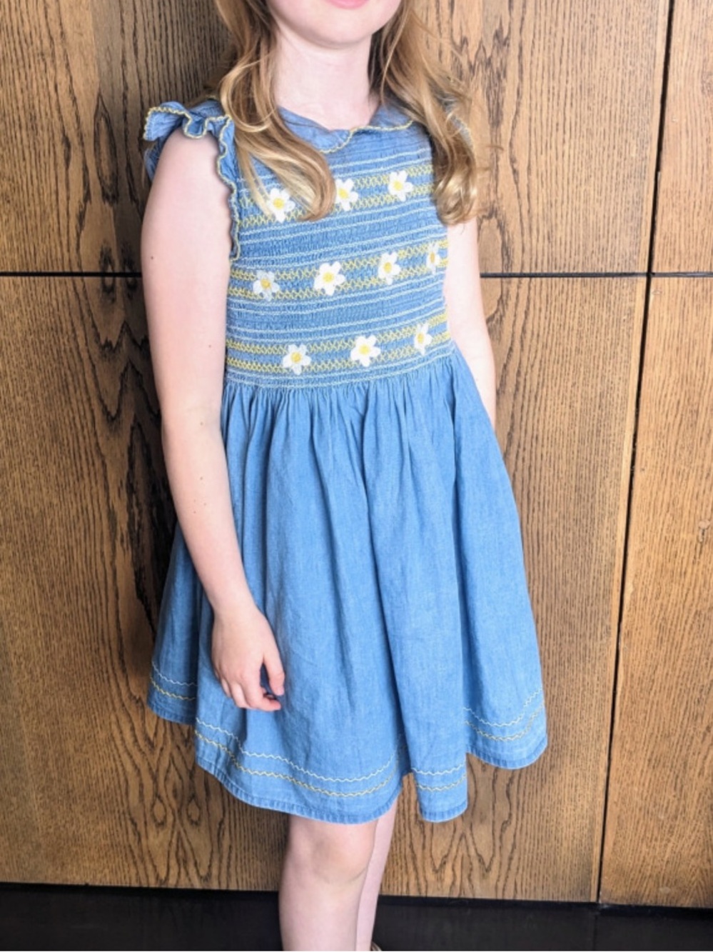 Mini Boden Girls Chambray Daisy Embroidered Smocked Blue Dress Size 7